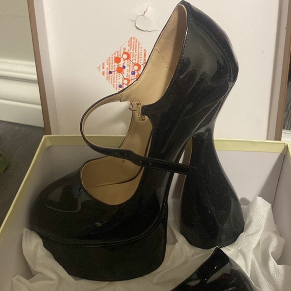 Brand New! Super sexy shoes. Purchased from Onlymaker. - Picture 3 of 5